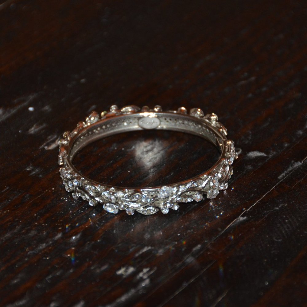 RARE STATEMENT VINTAGE SIMAN TU CRYSTAL JEWELED SILVER EVENING BRACELET BANGLE